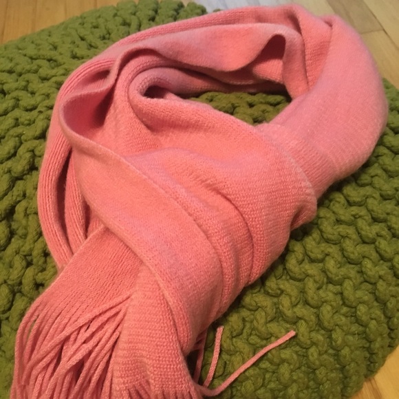 Gorgeous pink scarf 泥 - Picture 2 of 5